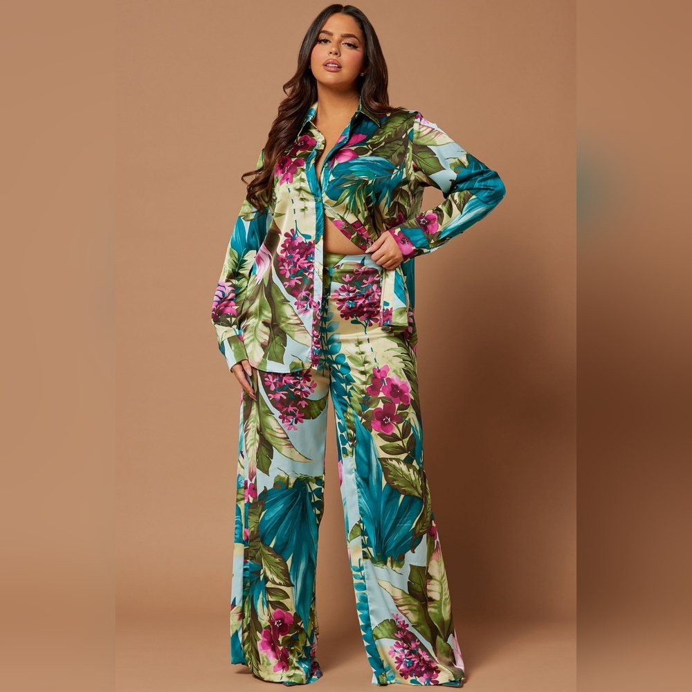 Fashion Nova Pant Set - Picture 5 of 9